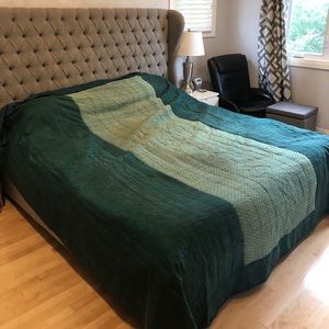 King size deep green bed cover/quilt